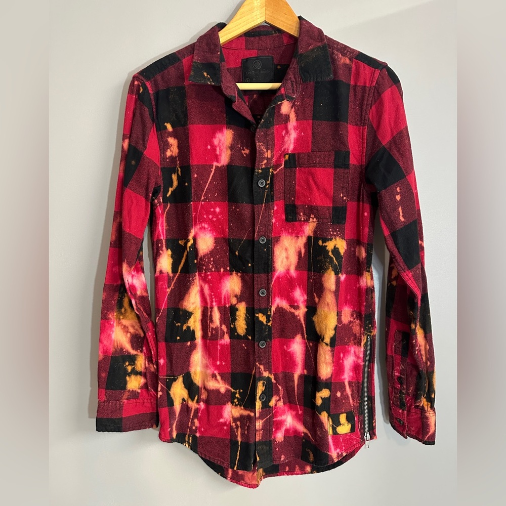 On The Byas‎ Buffalo Plaid Red Black Bleach Dyed Womens Flannel Sz Small